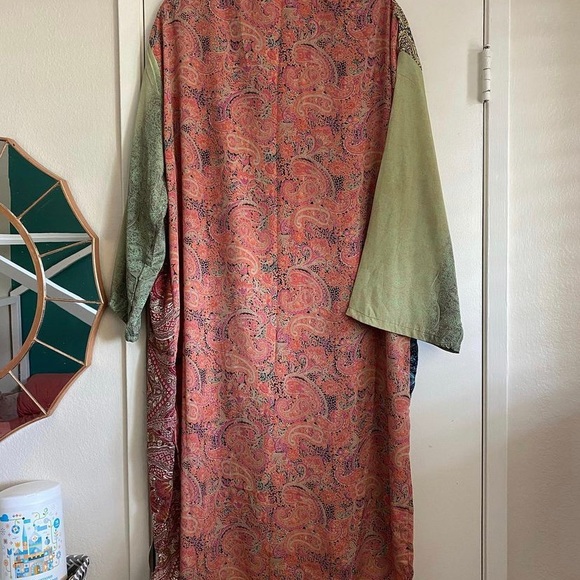 Women’s Kimono - Picture 2 of 2